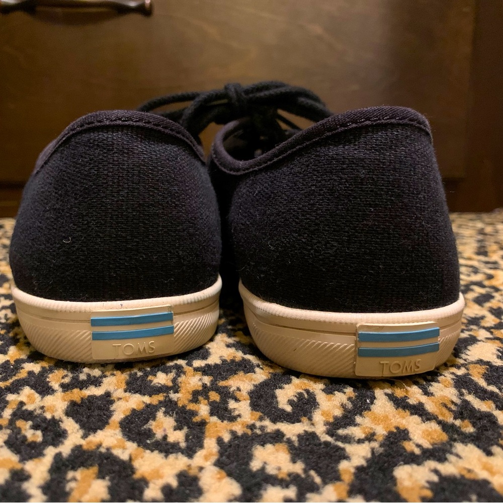 TOMS. Women’s Tennis Shoes. Like New Condition!